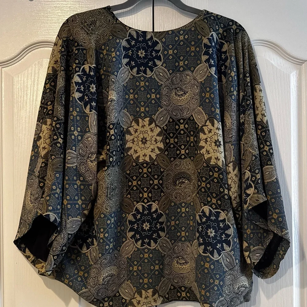 Zara Navy and Gold Patterned 3/4 Sleeve Kimono - Size XS